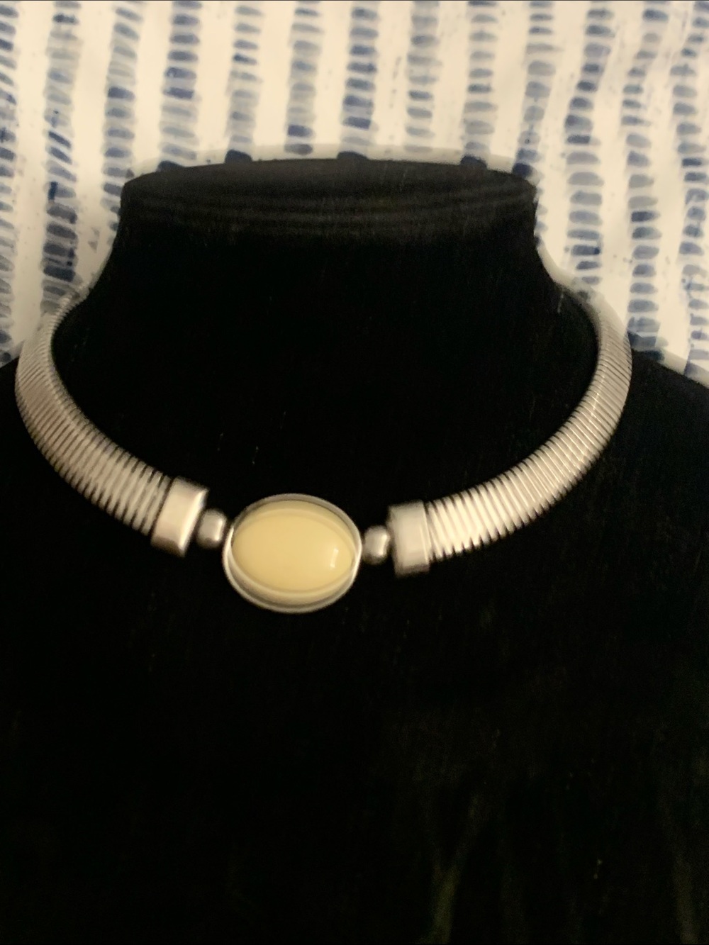 Jewelmint Silver-Tone Collar Necklace with Cream Oval Stone